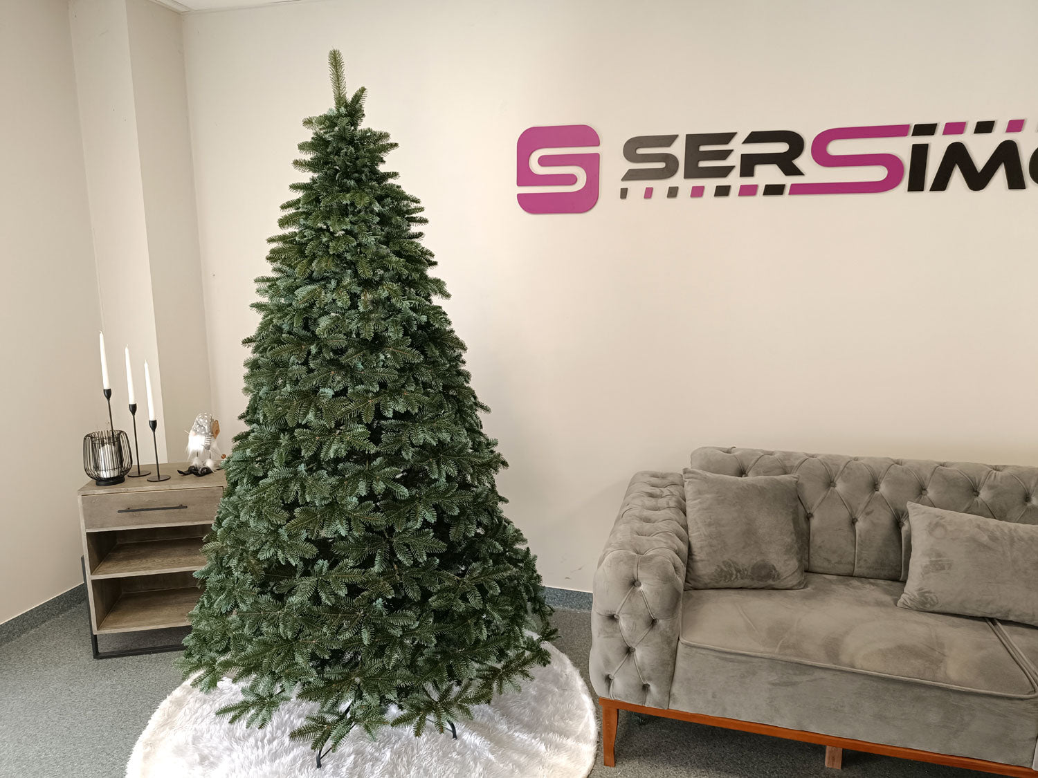 Brad artificial Christmas Deluxe by Sersimo, Canada argintiu, 3D, 210cm