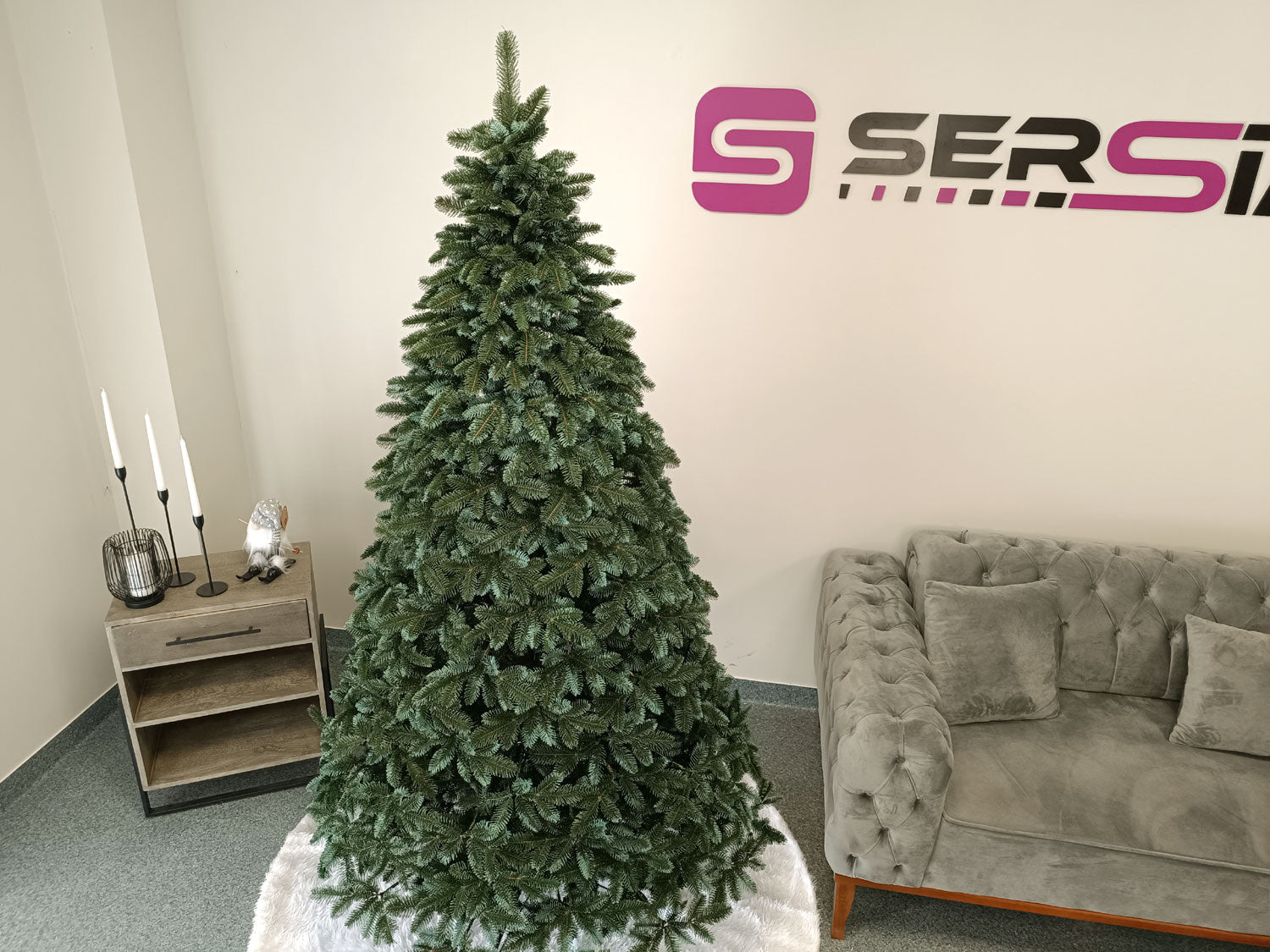 Brad artificial Christmas Deluxe by Sersimo, Canada argintiu, 3D, 210cm