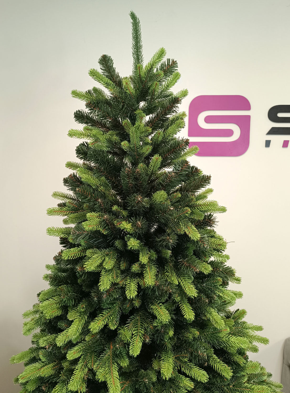 Brad artificial Christmas Deluxe by Sersimo, Carpati cu varfuri verzi, 2D+3D, 210cm