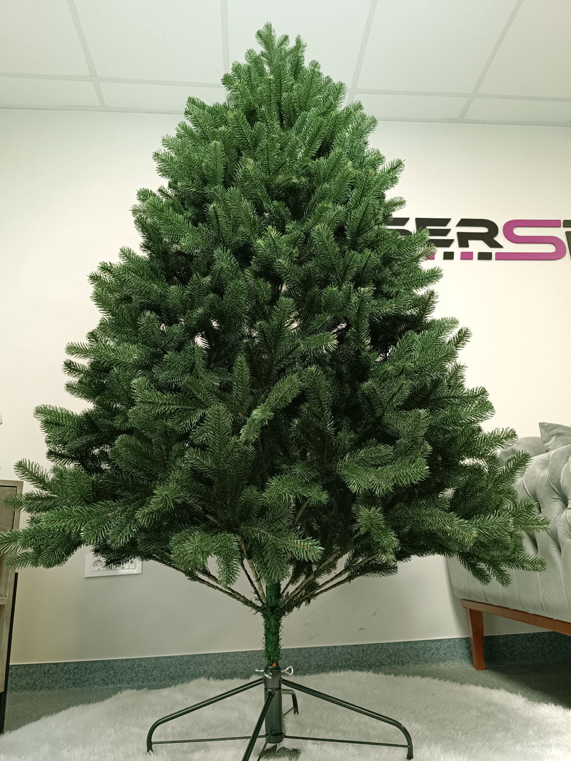 Brad artificial Christmas Deluxe by Sersimo, Kovalivska verde, 3D, 210cm