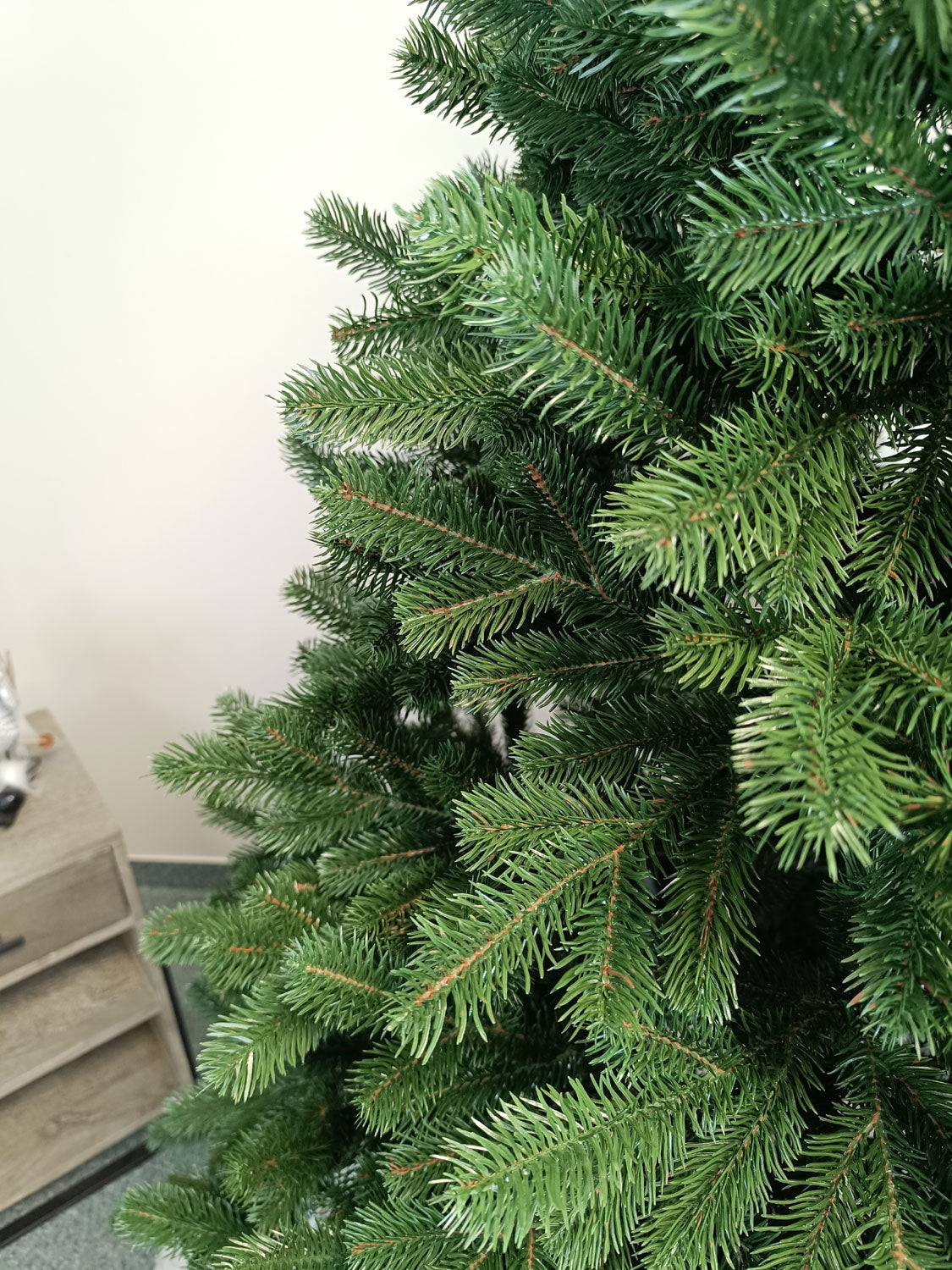 Brad artificial Christmas Deluxe by Sersimo, Kovalivska verde, 3D, 210cm
