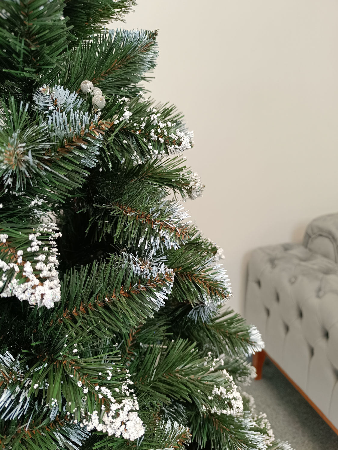 Brad artificial Christmas Deluxe by Sersimo, Crystal nins cu merisoare, 2D, 180cm