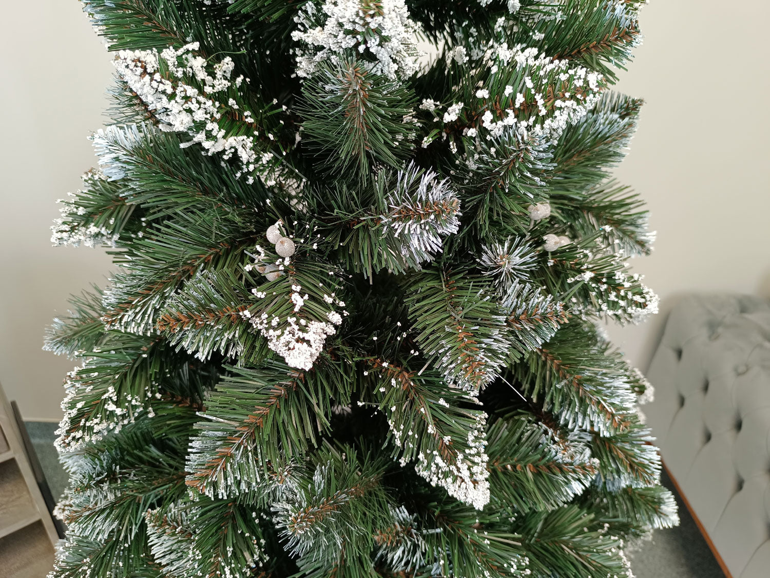 Brad artificial Christmas Deluxe by Sersimo, Crystal nins cu merisoare, 2D, 180cm