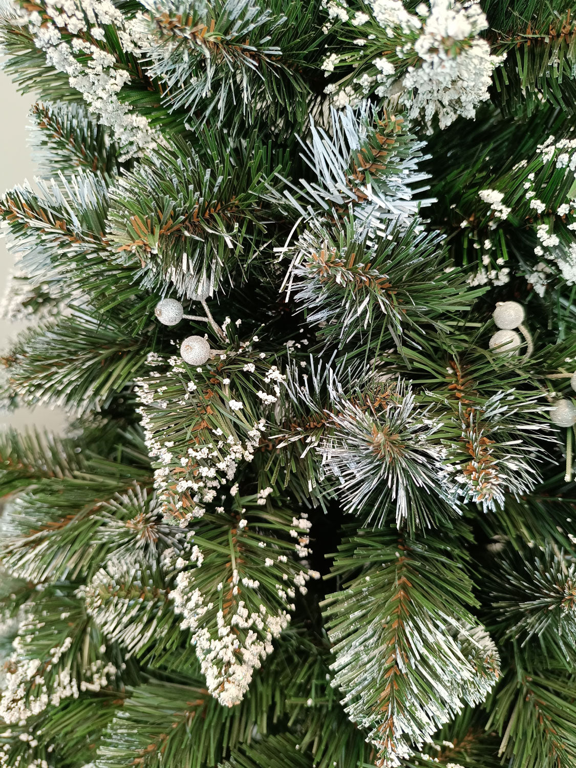 Brad artificial Christmas Deluxe by Sersimo, Crystal nins cu merisoare, 2D, 200cm