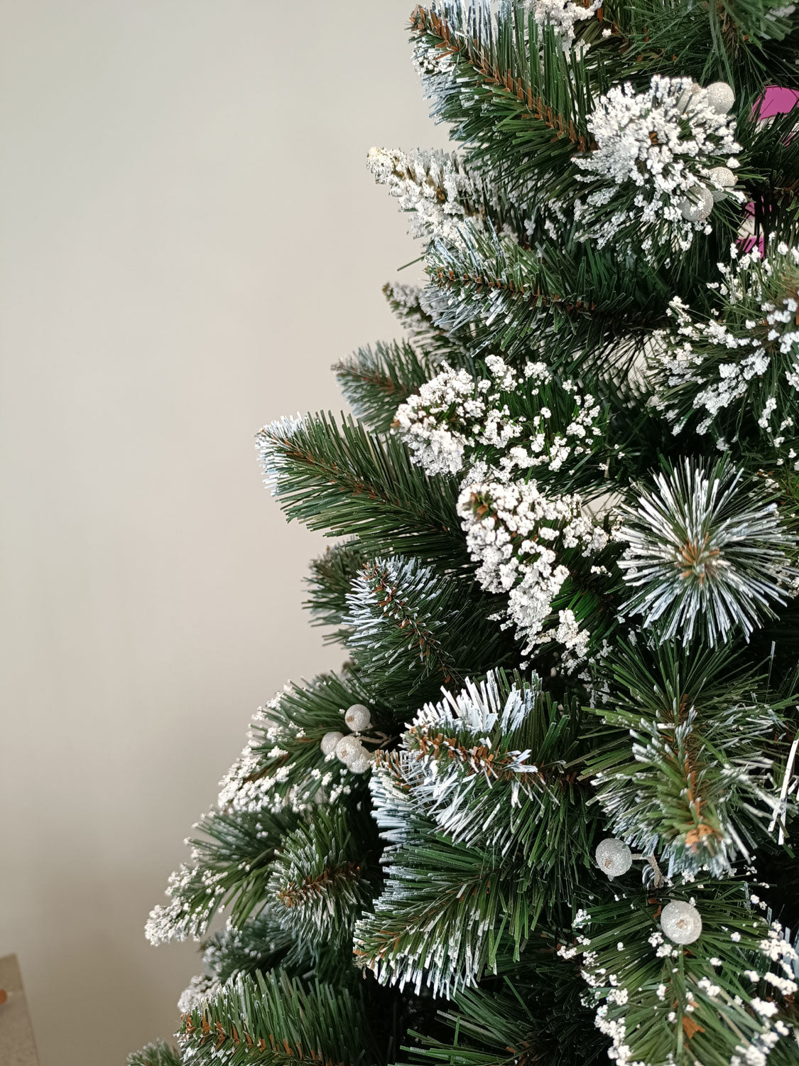 Brad artificial Christmas Deluxe by Sersimo, Crystal nins cu merisoare, 2D, 200cm