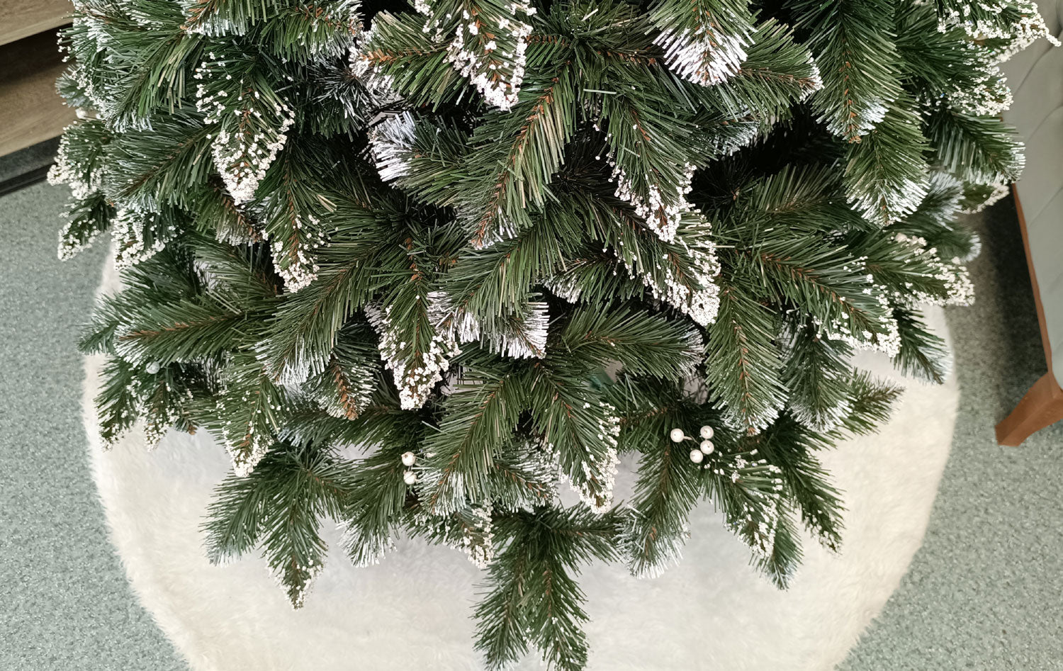 Brad artificial Christmas Deluxe by Sersimo, Crystal nins cu merisoare, 2D, 220cm