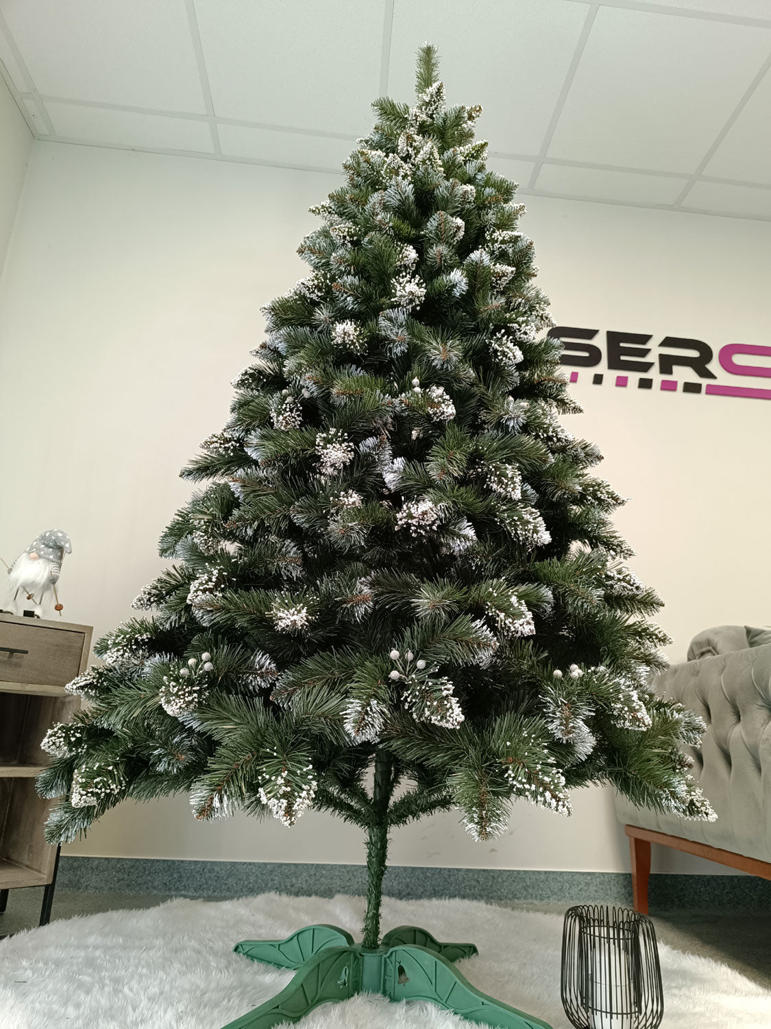 Brad artificial Christmas Deluxe by Sersimo, Crystal nins cu merisoare, 2D, 220cm