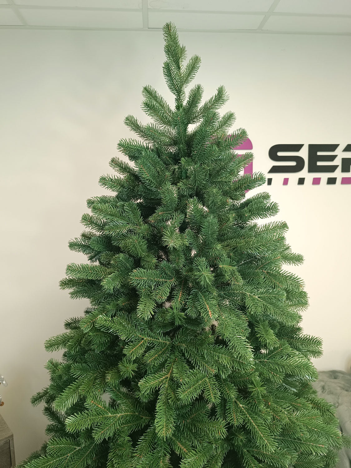 Brad artificial Christmas Deluxe by Sersimo, Kovalivska verde, 3D, 210cm