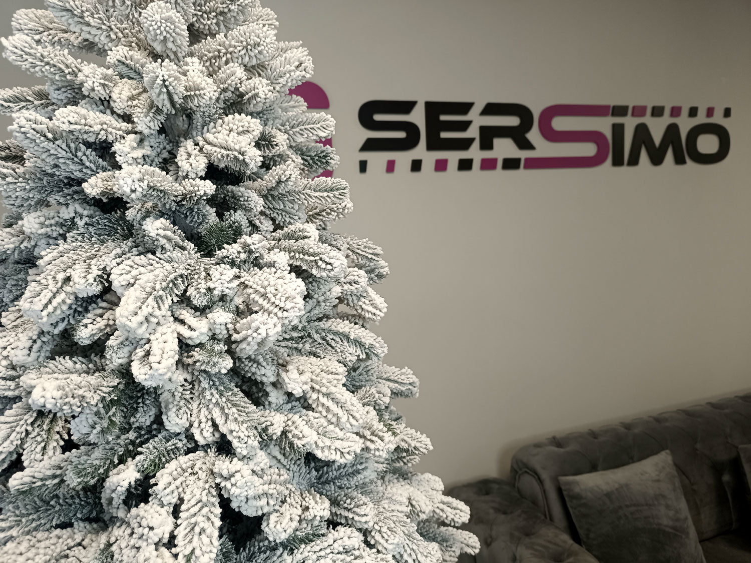 Brad artificial Christmas Deluxe by Sersimo, Kovalivska nins, 3D, 210cm
