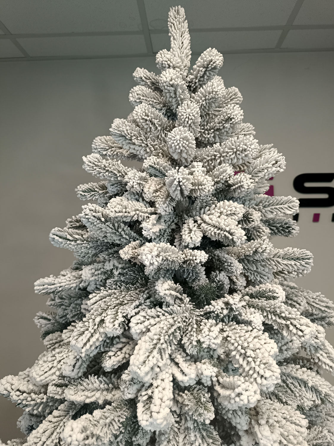 Brad artificial Christmas Deluxe by Sersimo, Kovalivska nins, 3D, 210cm