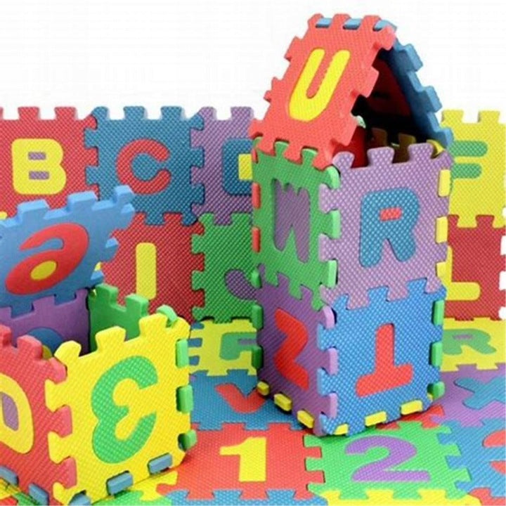 Covor din spuma pentru copii, tip puzzle alfabet, 61 piese, termoizolant, 170x150 cm, multicolor