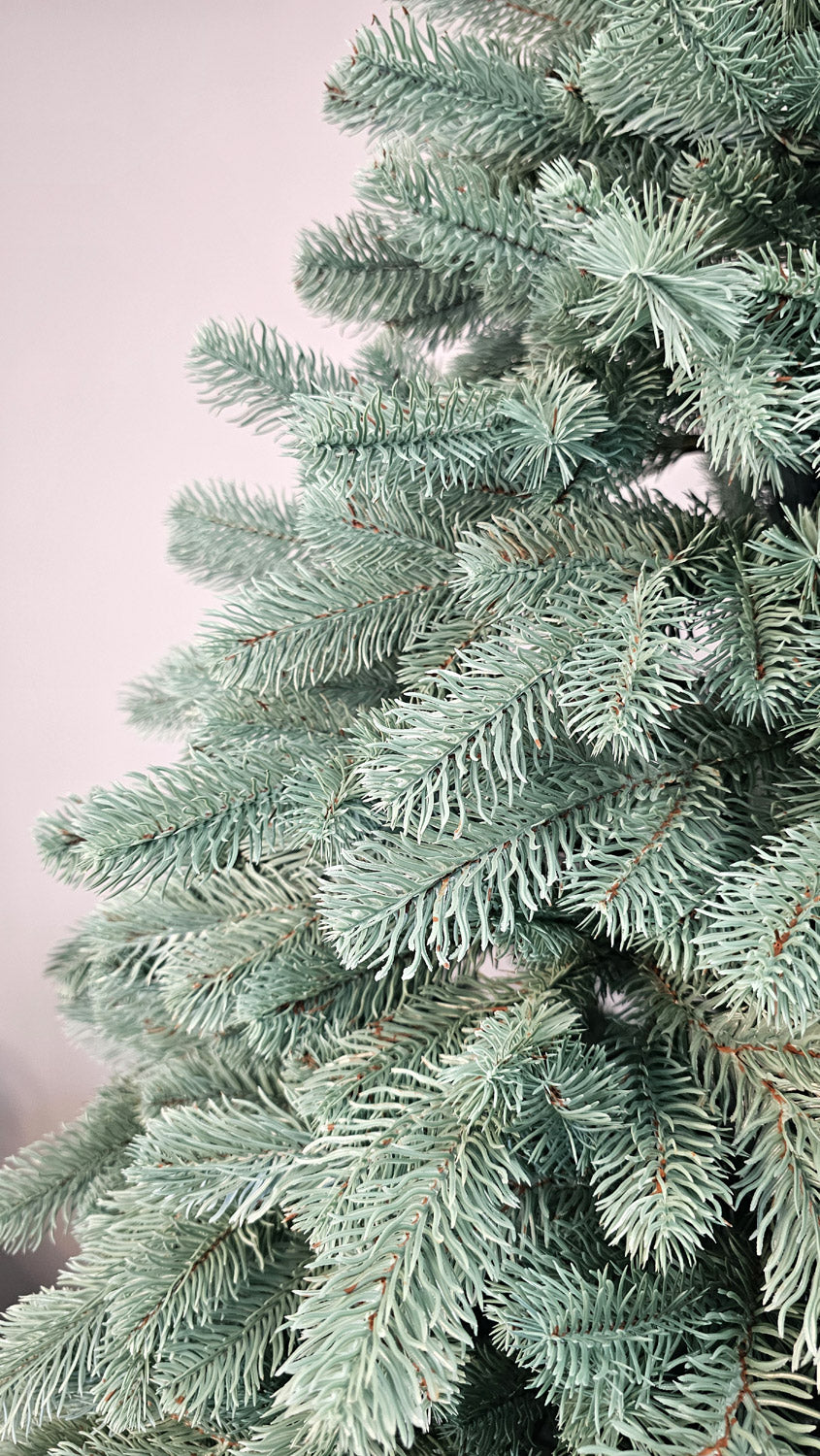 Brad artificial Christmas Deluxe by Sersimo, Kovalivska argintiu, 3D, 210 cm