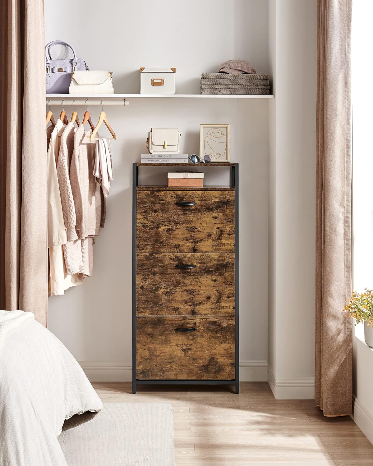 VASAGLE Dulap pentru pantofi cu 3 usi rabatabile, despartitoare interioare, pentru 15-18 perechi, 60x30x130cm, maro rusic si negru