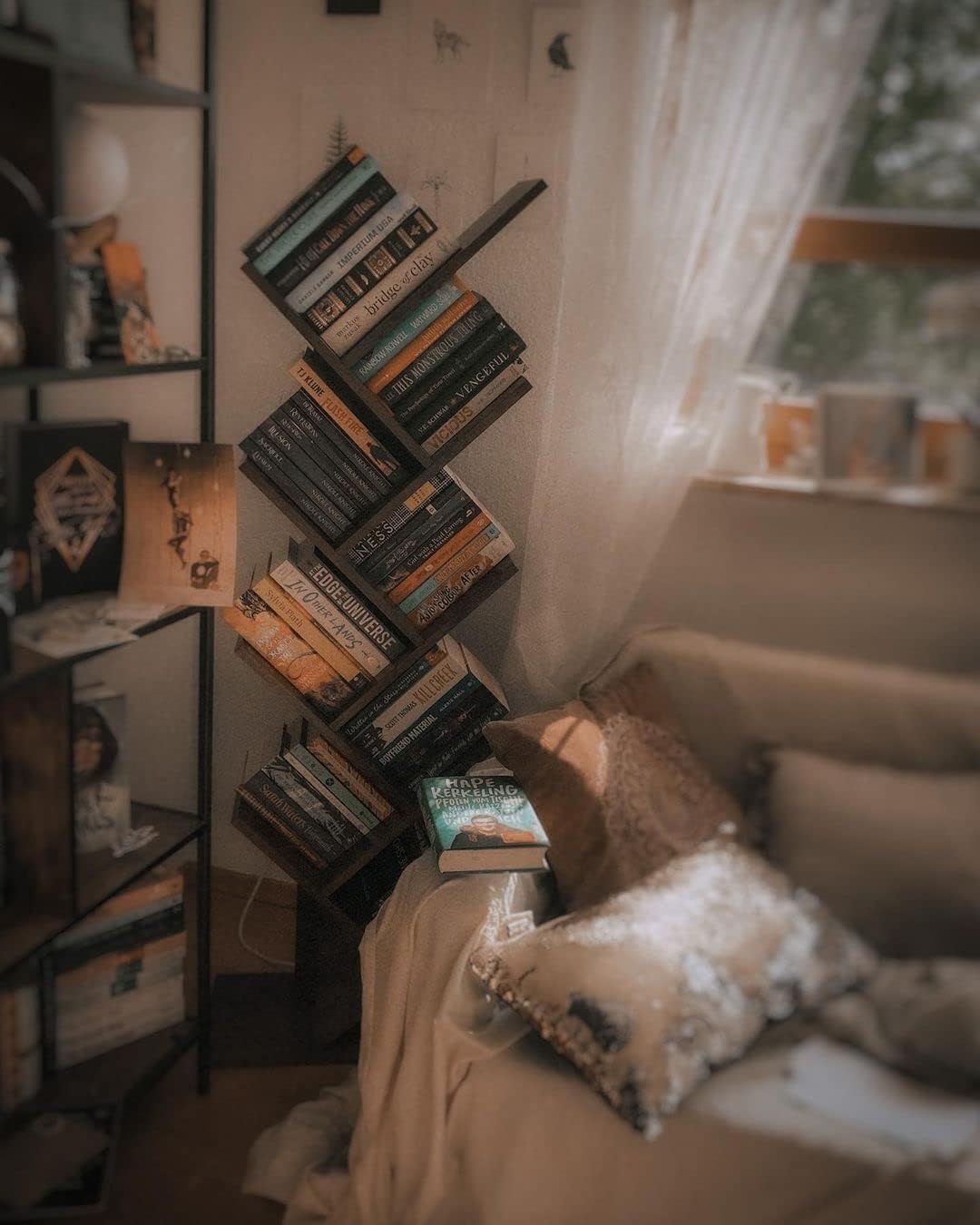 Biblioteca de podea cu 8 etaje, cu rafturi din lemn in forma V, 25x141x50cm, maro rustic