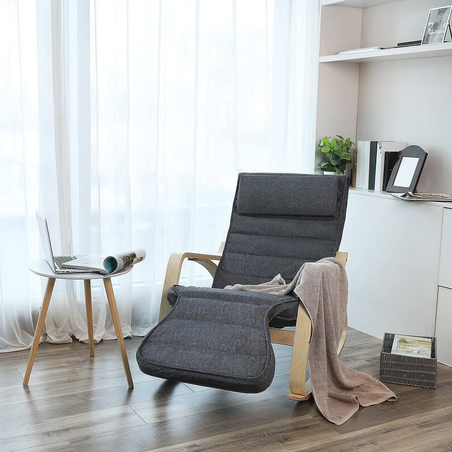 SONGMICS Scaun balansoar din lemn, suport picioare reglabil, maxim 150kg, 67x115x91cm, gri inchis