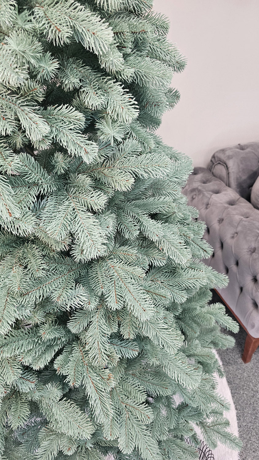 Brad artificial Christmas Deluxe by Sersimo, Kovalivska argintiu, 3D, 210 cm