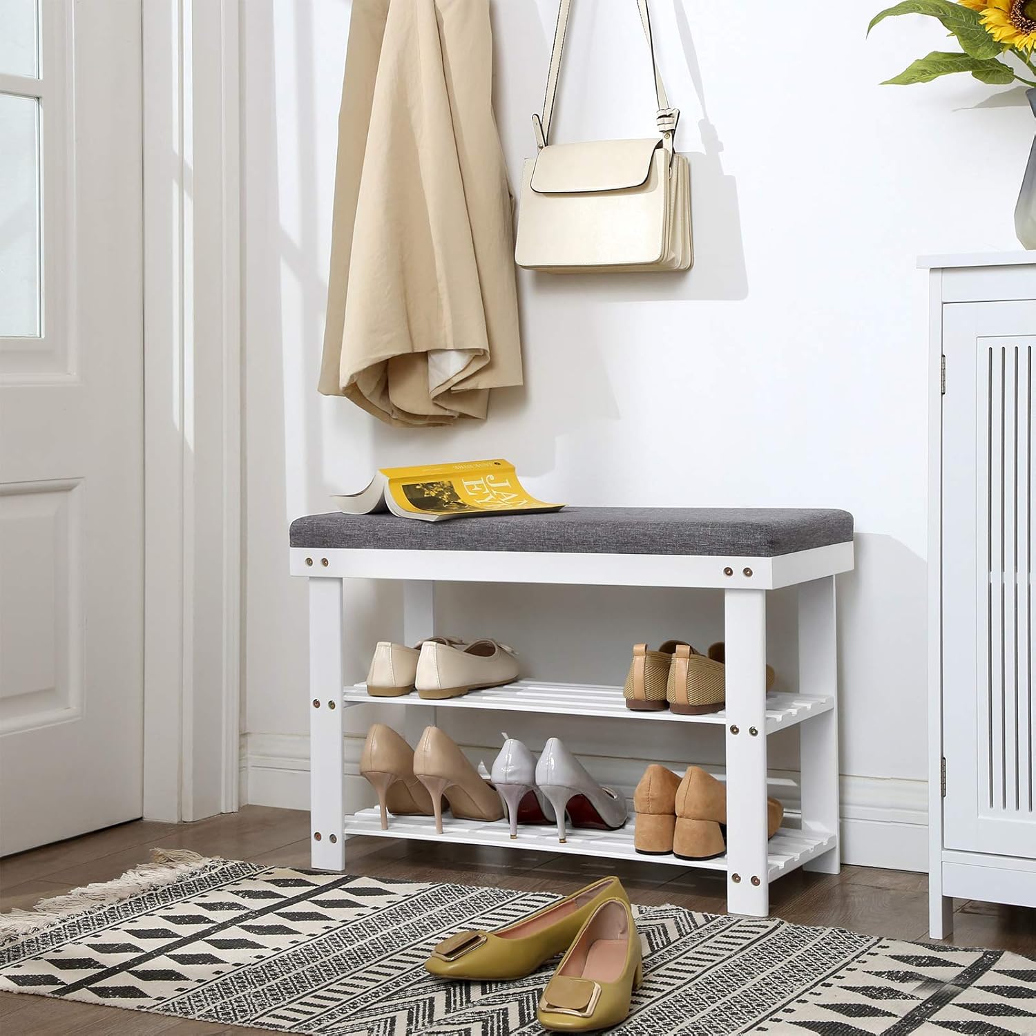 SONGMICS Banca pentru pantofi din bambus, 2 niveluri, cu perna, sarcina 150 kg, 71x29x49 cm, alb si gri