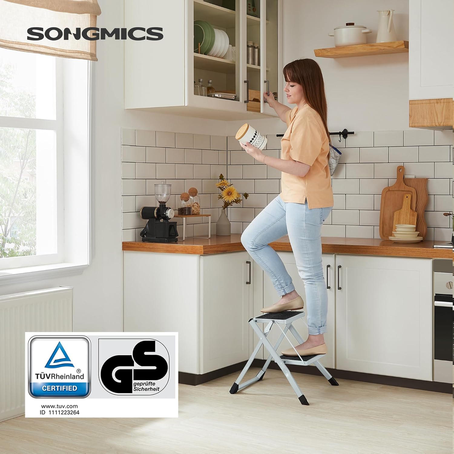 SONGMICS Scara pliabila cu 2 trepte, sarcina 150 kg, otel, 50x60x44 cm, alb si negru