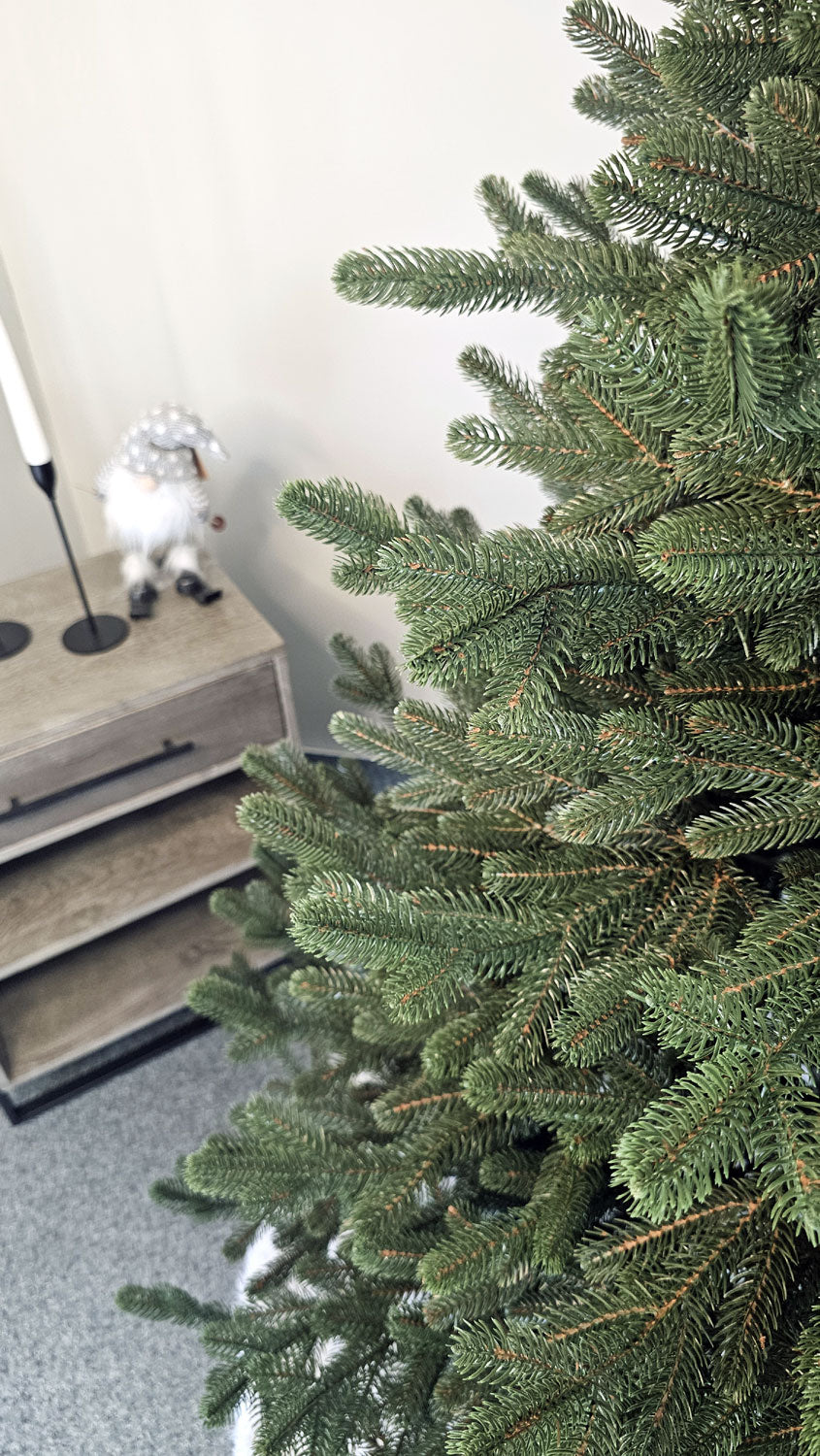 Brad artificial Christmas Deluxe by Sersimo, Viena verde, 3D, 230cm