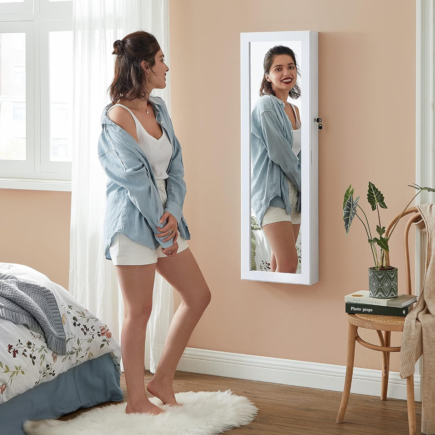 SONGMICS Dulap de bijuterii cu oglinda, montare pe perete, incuietoare, 37x10x120cm, alb