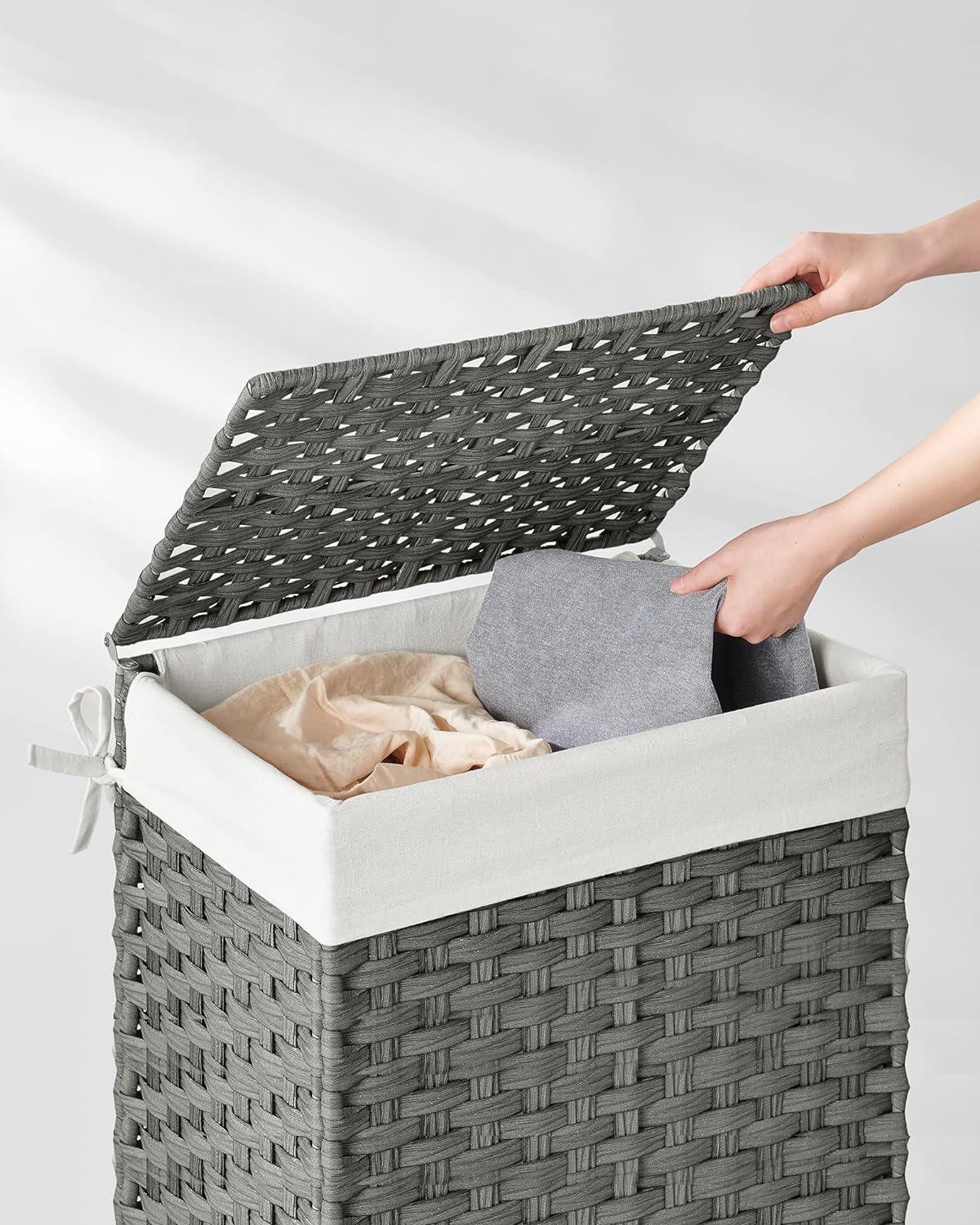 SONGMICS Cos de rufe din ratan sintetic cu capac, sac detasabil, volum 90L, 46x33x60cm, gri