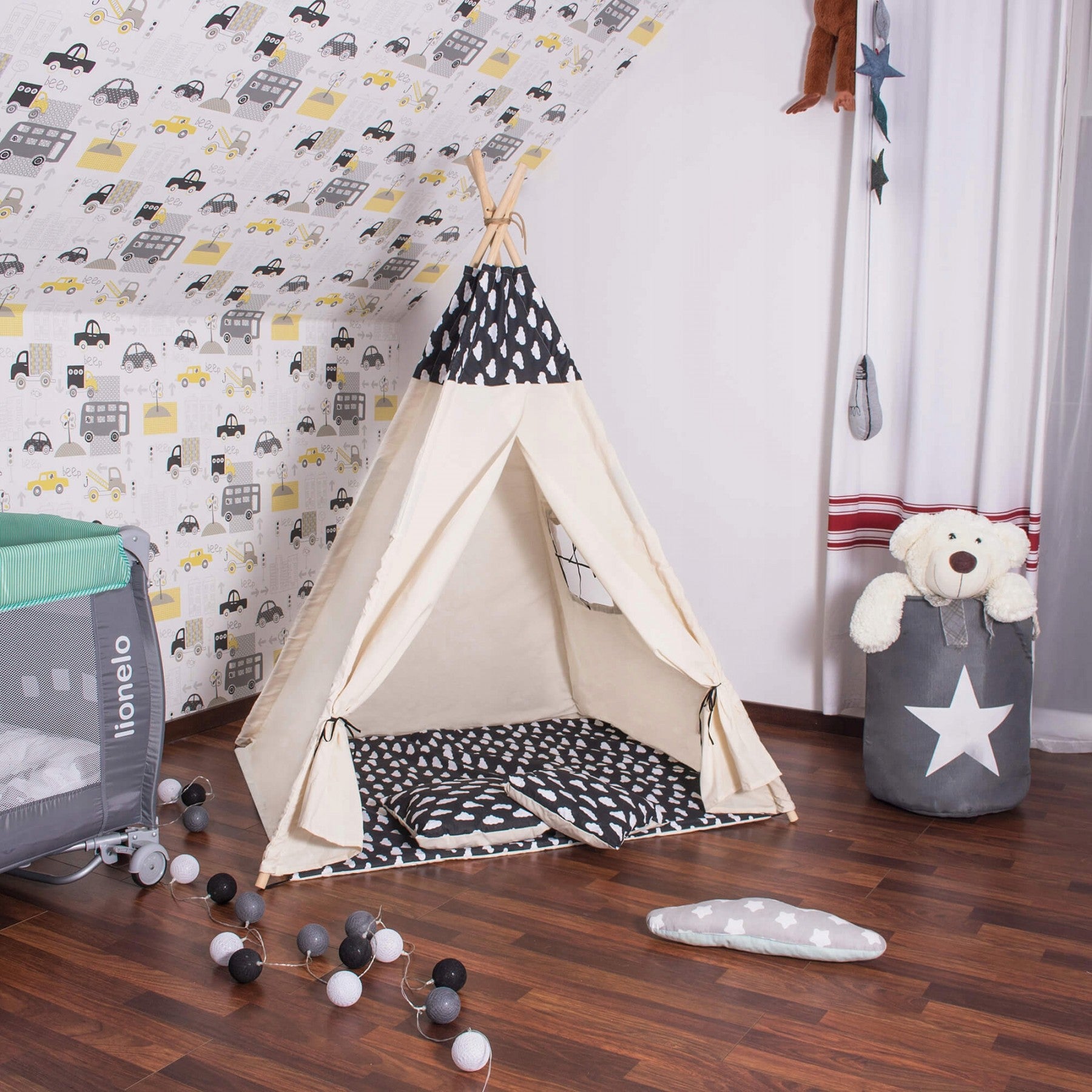 Cort copii Sersimo stil indian Teepee Tent cu fereastra, covoras gros si 2 perne, alb negru cu norisori