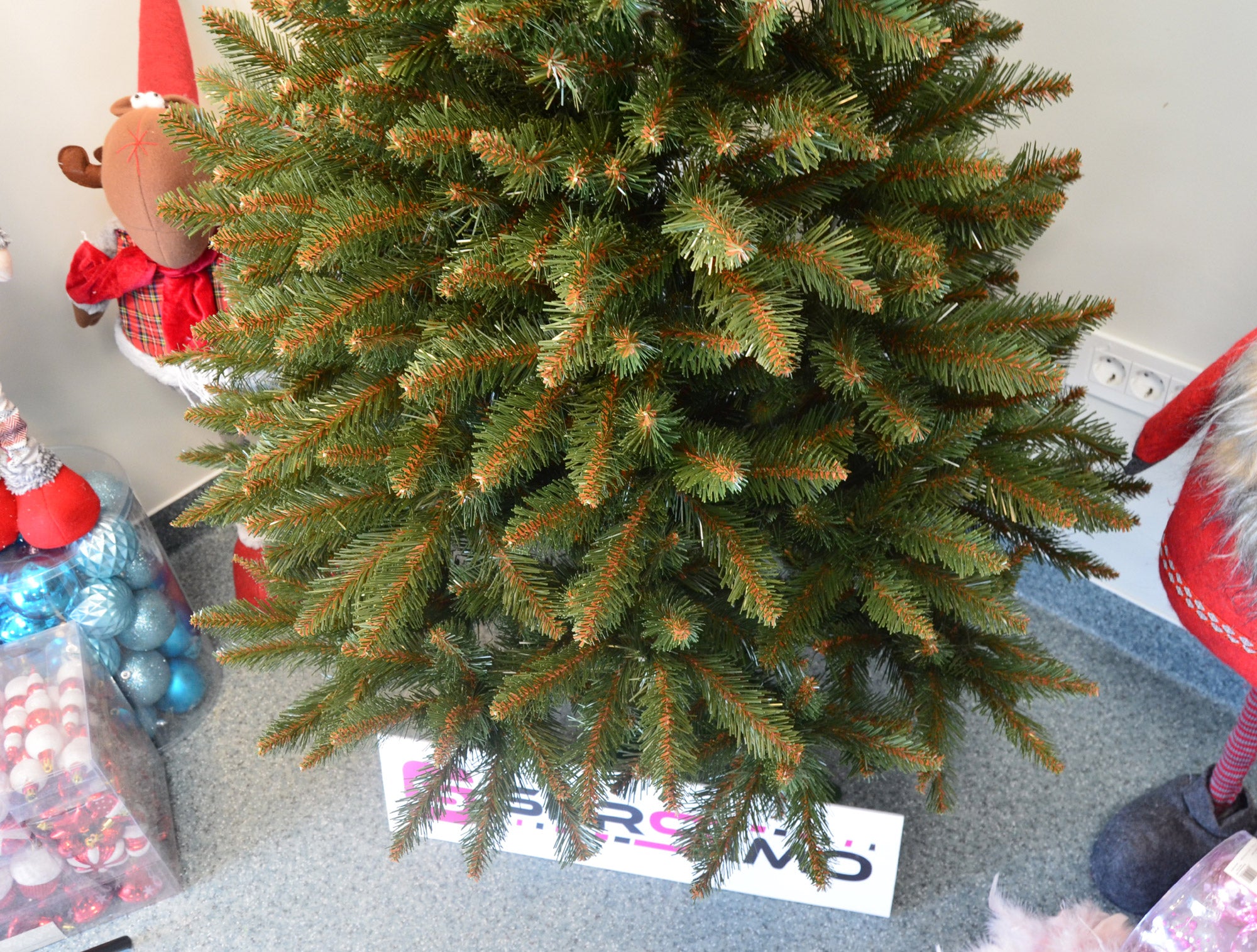 Brad artificial Christmas Deluxe by Sersimo, Royal, 180cm