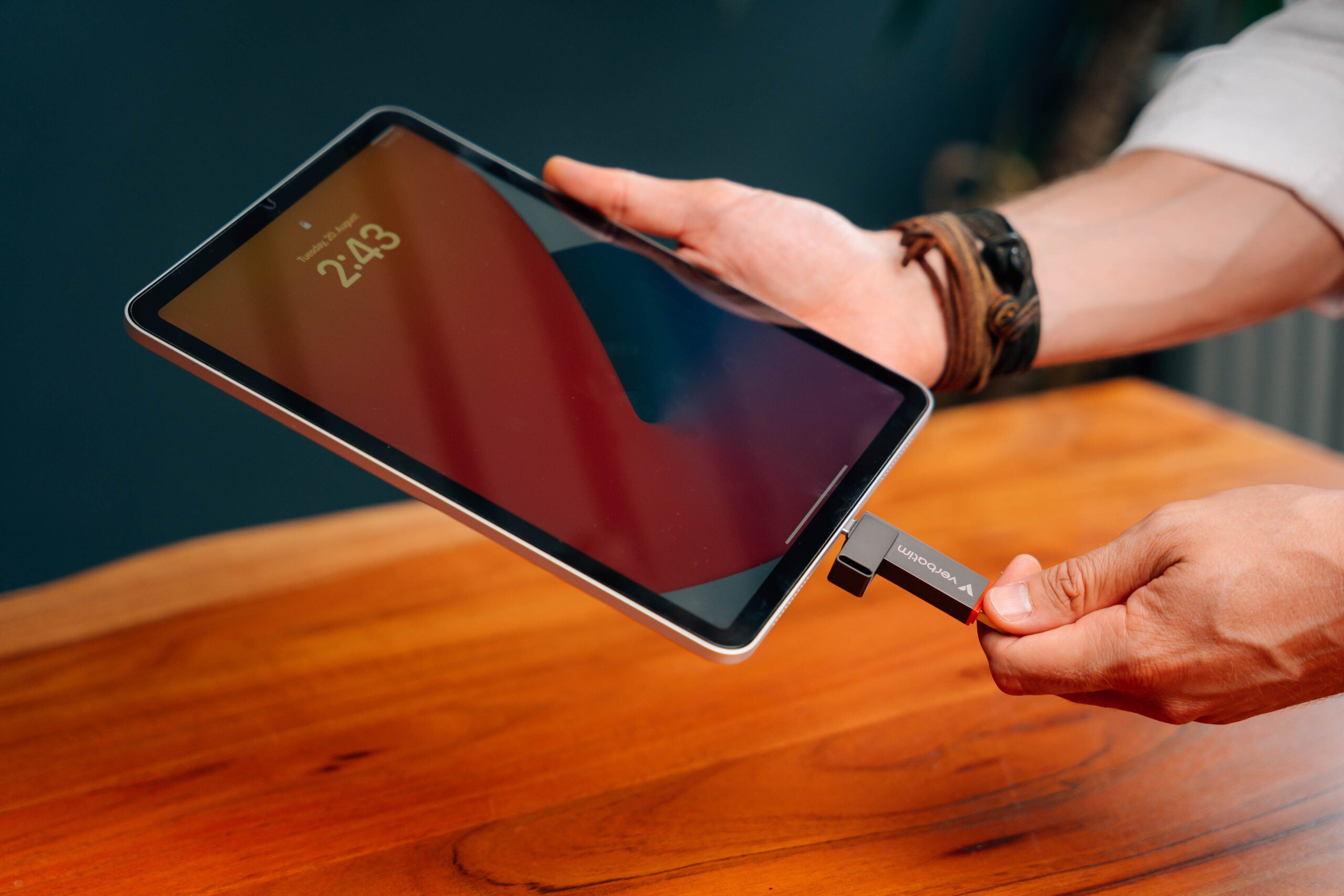 Memorie Verbatim Dual QuickStick. Capacity: 512 GB, Device interface: USB Type-A / USB Type-C, USB version: 3.2 Gen 1 (3.1 Gen 1), Read speed: 550 MB/s, Write speed: 500 MB/s. "32042"
