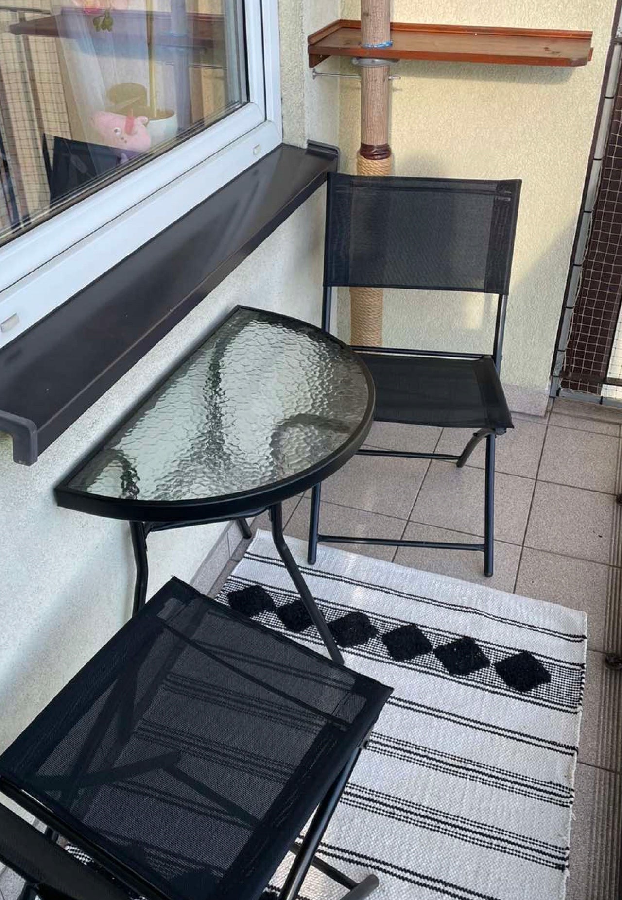 Set mobilier gradina sau balcon, masa semirotund sticla cu 2 scaune pliabile, negru