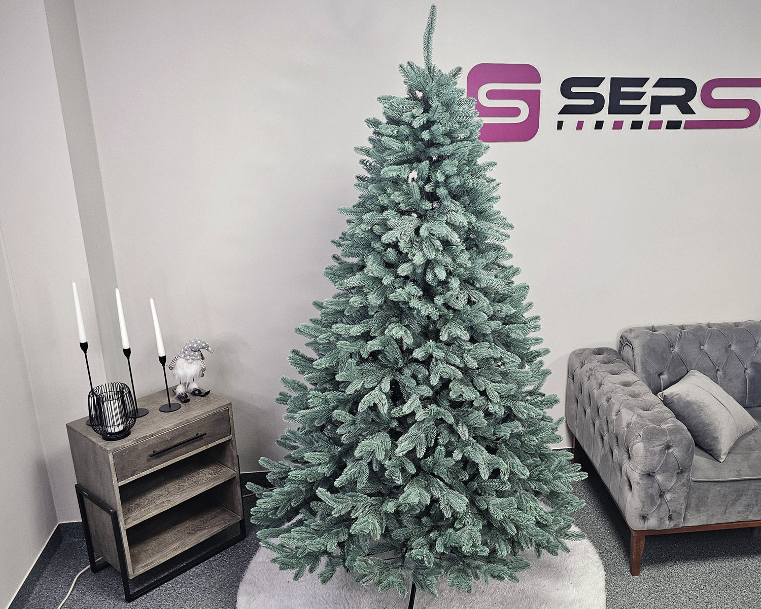 Brad artificial Christmas Deluxe by Sersimo, Laponia Select argintiu, integral 3D, 250cm