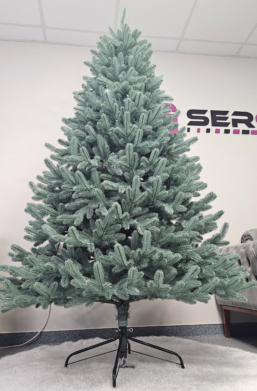 Brad artificial Christmas Deluxe by Sersimo, Laponia Select argintiu, integral 3D, 210cm