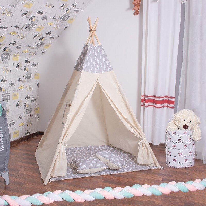 Cort copii Sersimo stil indian Teepee Tent cu fereastra, covoras gros si 2 perne, alb gri cu norisori