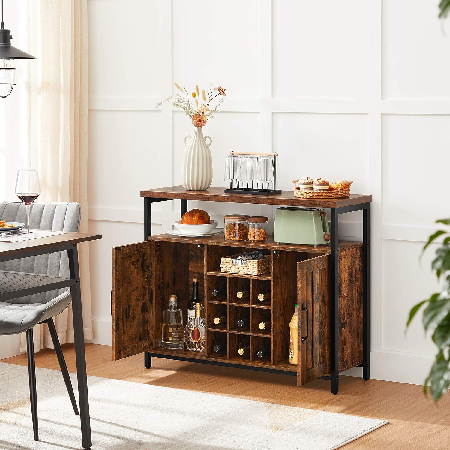 VASAGLE Comoda tip bufet, cu 2 usi si suport pentru sticle vin, stil industrial, 100x35x81cm, maro rustic si negru