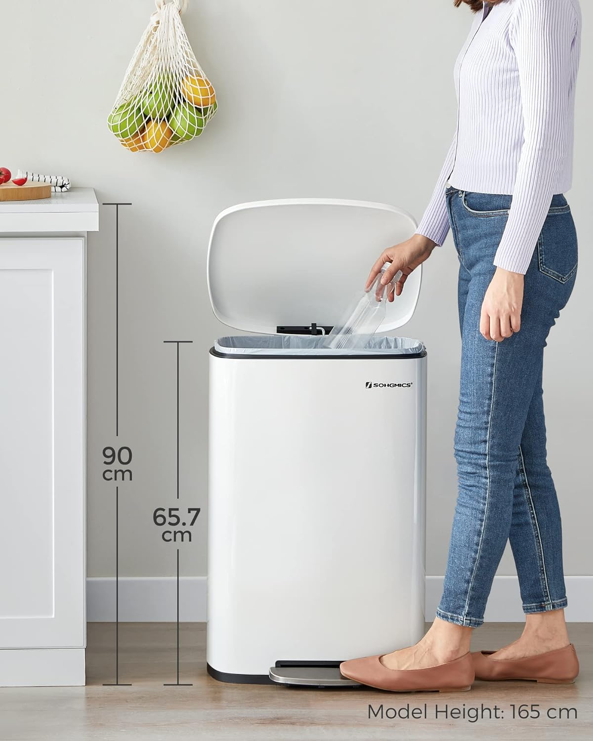 SONGMICS Cos de gunoi din otel cu pedala, galeata interioara plastic, capac inchidere lenta, 50L, 43x32x66cm, alb