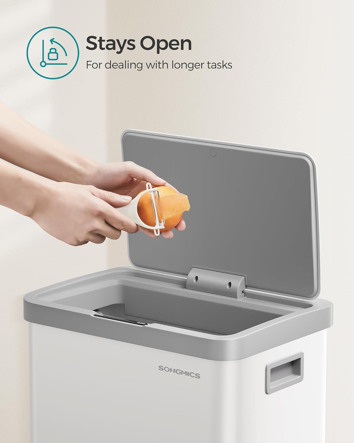 SONGMICS Cos de gunoi din inox, cu senzor si soft-close, 68 litri, 41x30x67 cm, alb