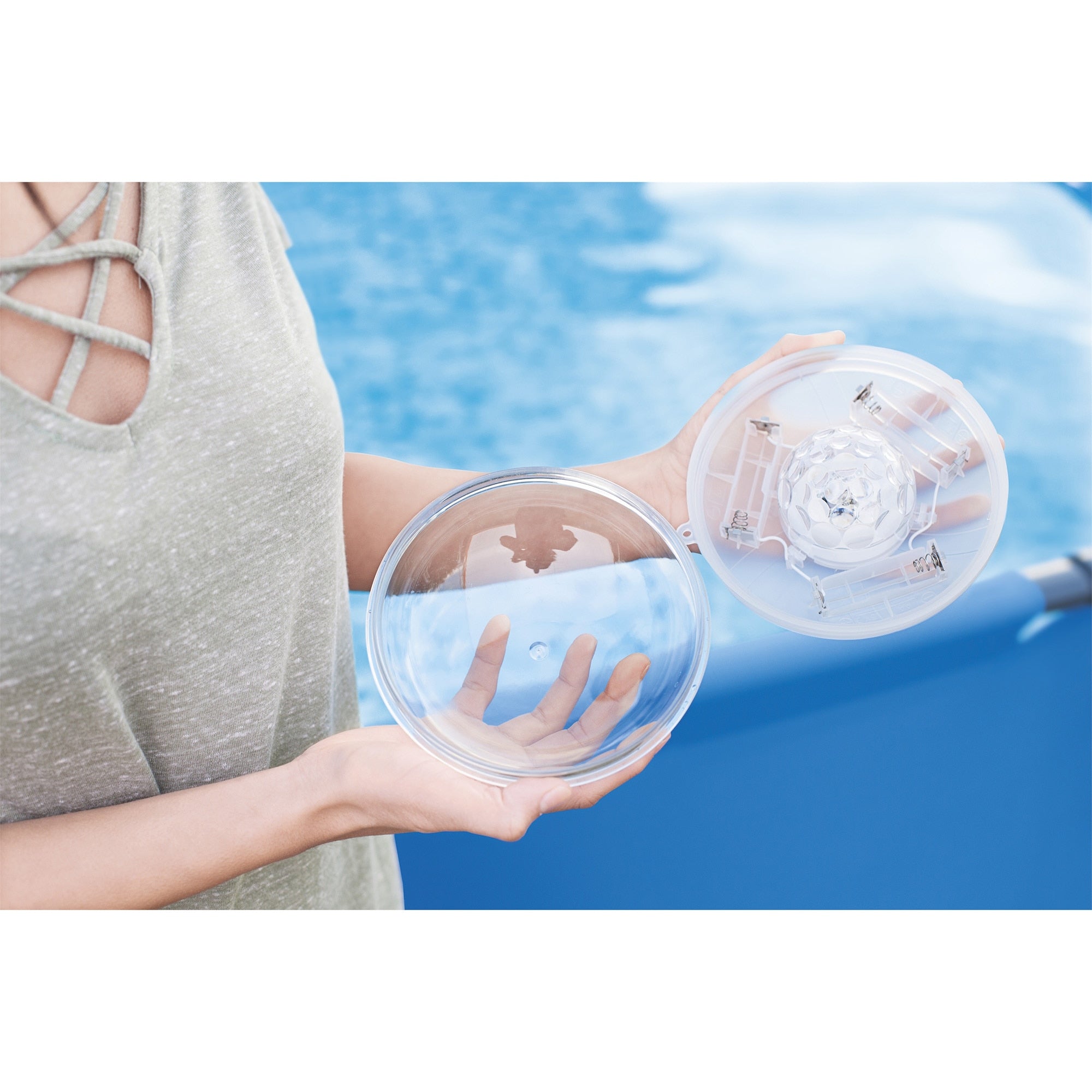 Lampa plutitoare cu LED pentru piscina Bestway FloatBright, 4 culori, 7 moduri, functionare cu 3 baterii AA