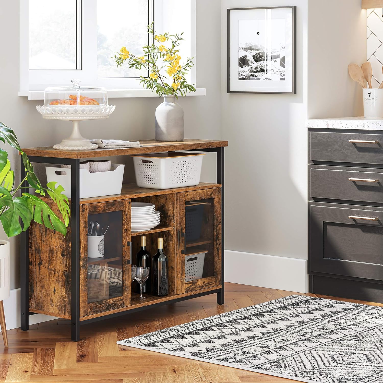 VASAGLE Comoda tip bufet, cu 2 usi cu sticla, rafuri reglabile, stil industrial, 100x35x80cm, maro rustic