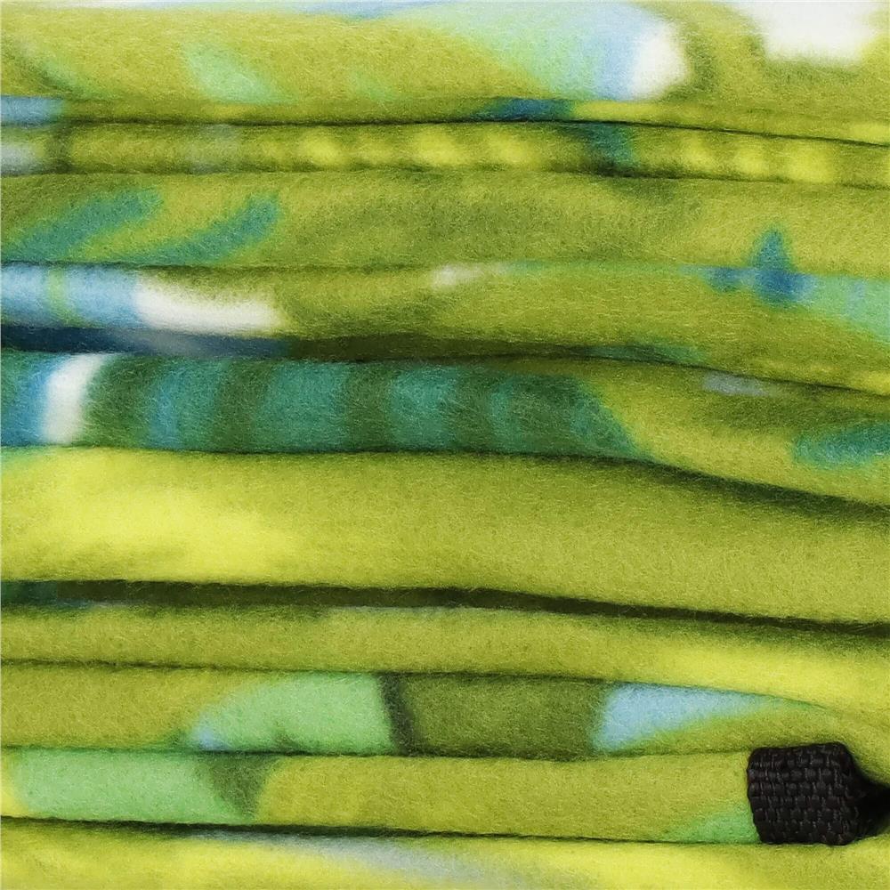 Patura pentru picnic sau plaja, cu folie izolatoare si maner, 200x200cm, model frunze, verde