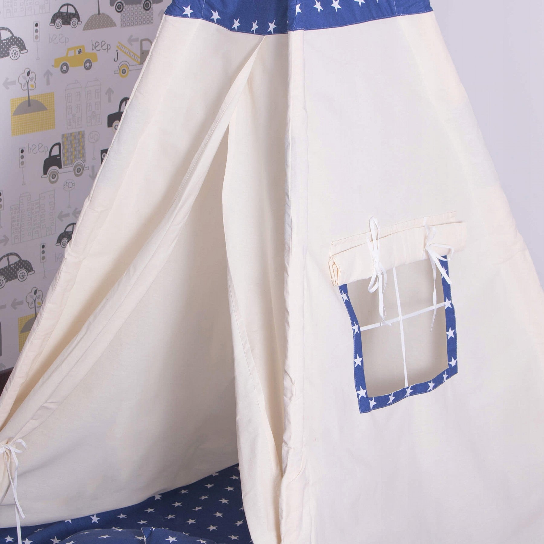 Cort copii Sersimo stil indian Teepee Tent cu fereastra, covoras gros si 2 perne, alb albastru inchis cu stelute