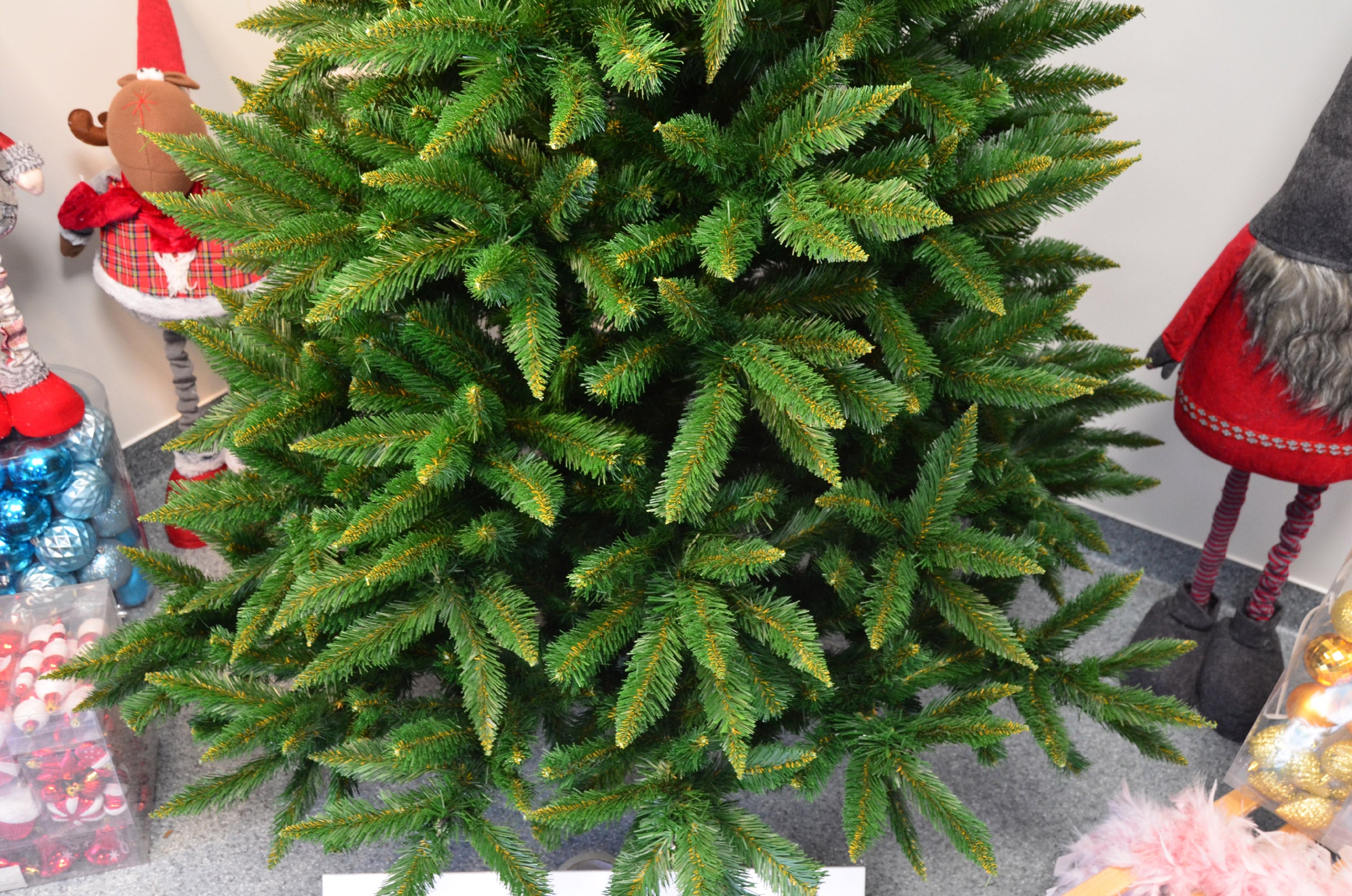 Brad artificial Christmas Deluxe by Sersimo, Himalaya, 220cm