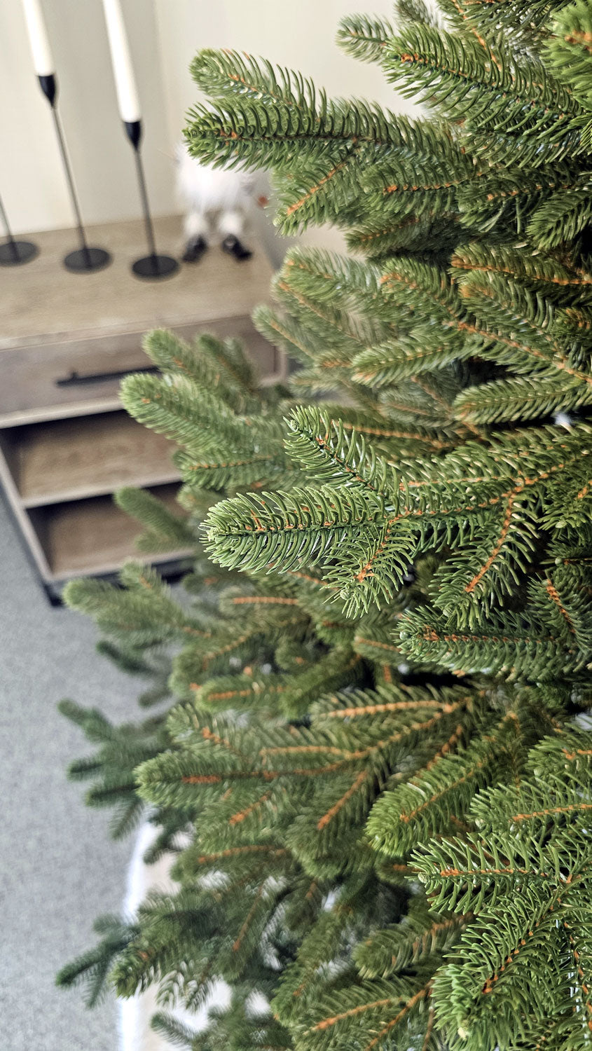 Brad artificial Christmas Deluxe by Sersimo, Viena verde, 3D, 250cm
