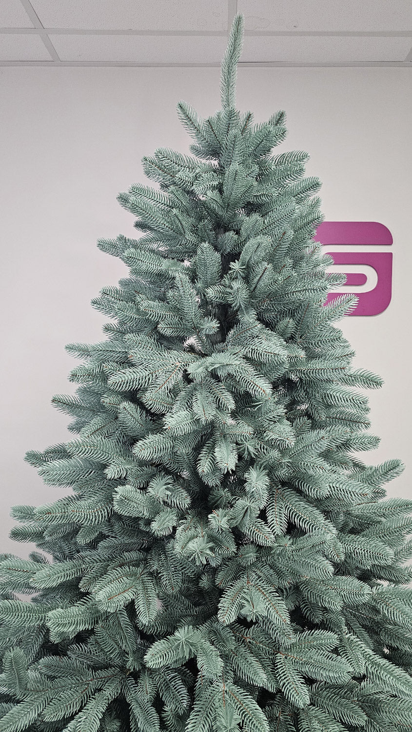 Brad artificial Christmas Deluxe by Sersimo, Laponia Select argintiu, integral 3D, 210cm