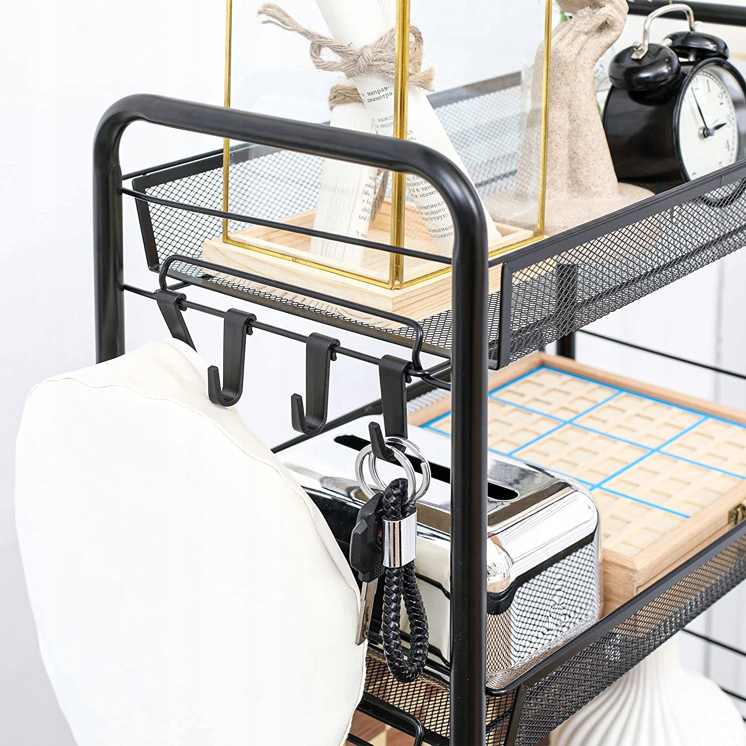 Raft metalic mobil tip carucior pentru bucatarie, 3 polite si 4 agatatori, negru, 44x26x64cm