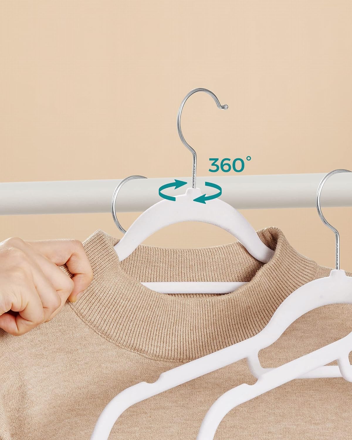 SONGMICS Set de 50 de umerase pentru haine, anti-alunecare cu catifea, bara de cravata si carlig pivotant, 43,5 cm, alb