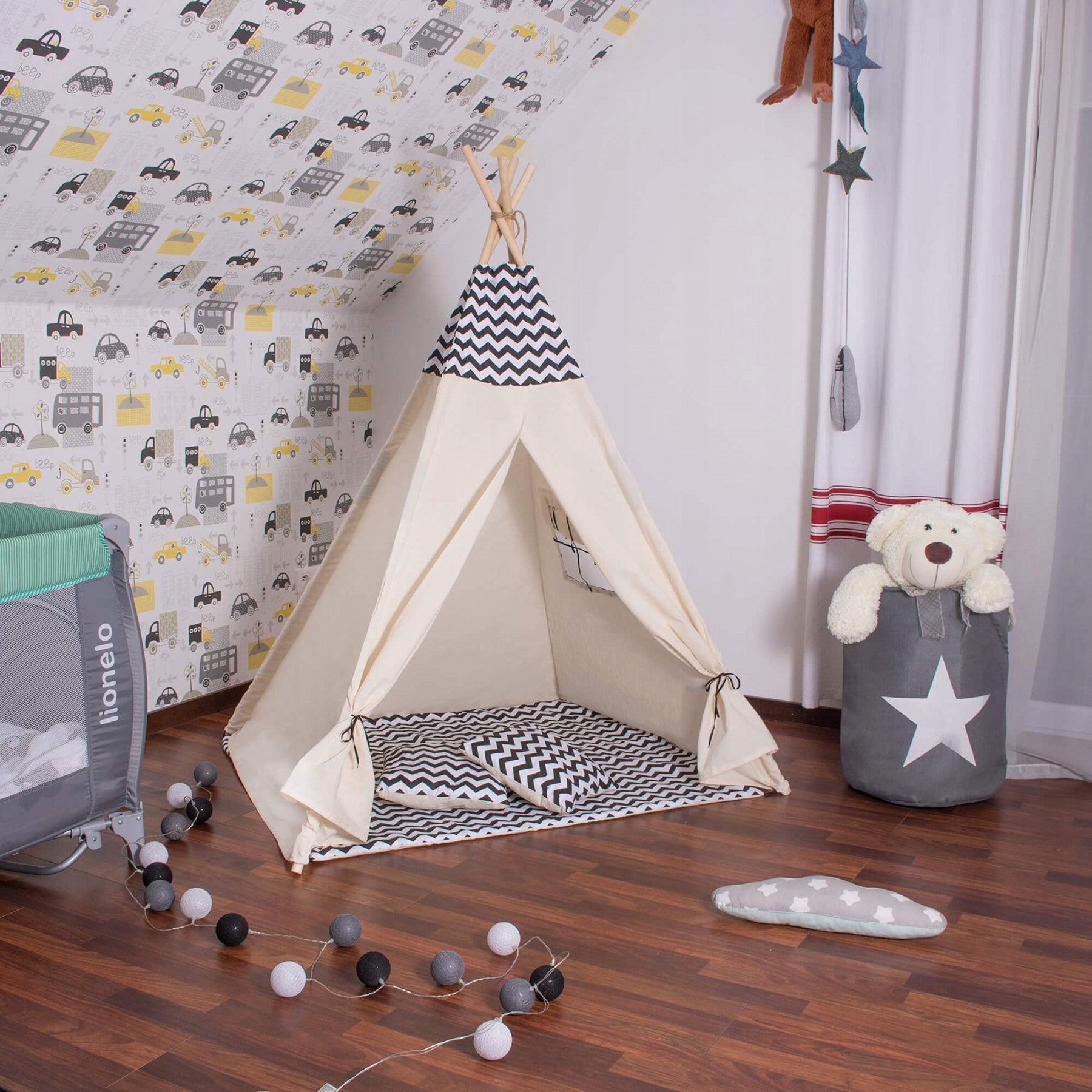 Cort copii Sersimo stil indian Teepee Tent cu fereastra, covoras gros si 2 perne, alb negru zig zag