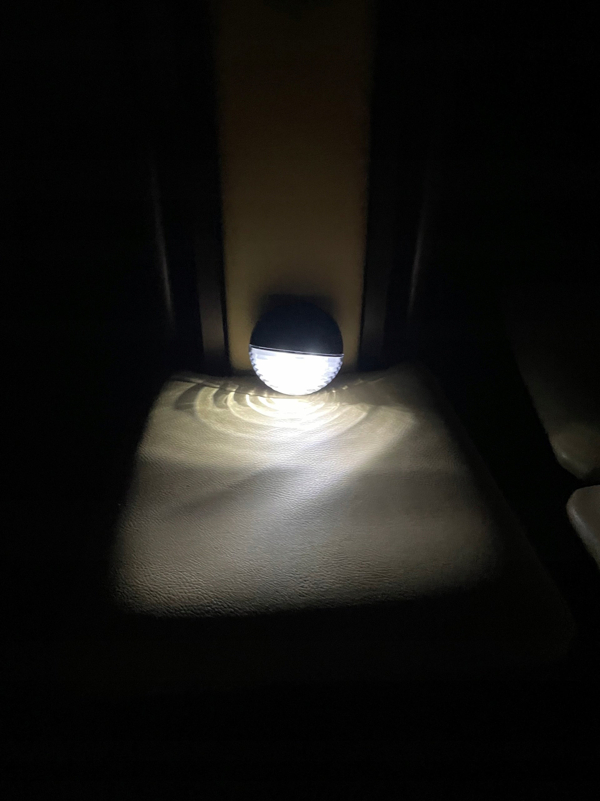 Lampa solara LED de perete, IP44 pentru exterior, autonomie 12 ore, neagra