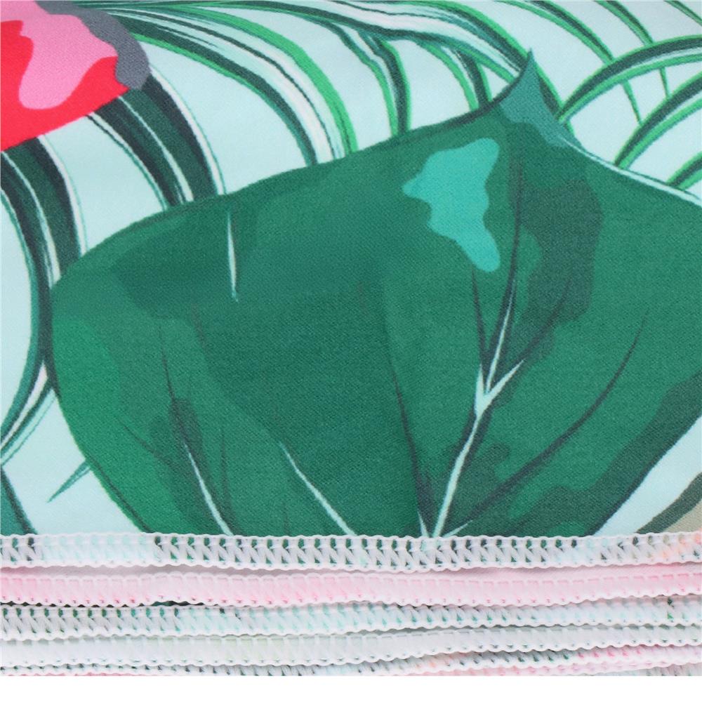 Prosop microfibra 180x100 cm, uscare rapida, compact, cu husa, model floral, verde si roz