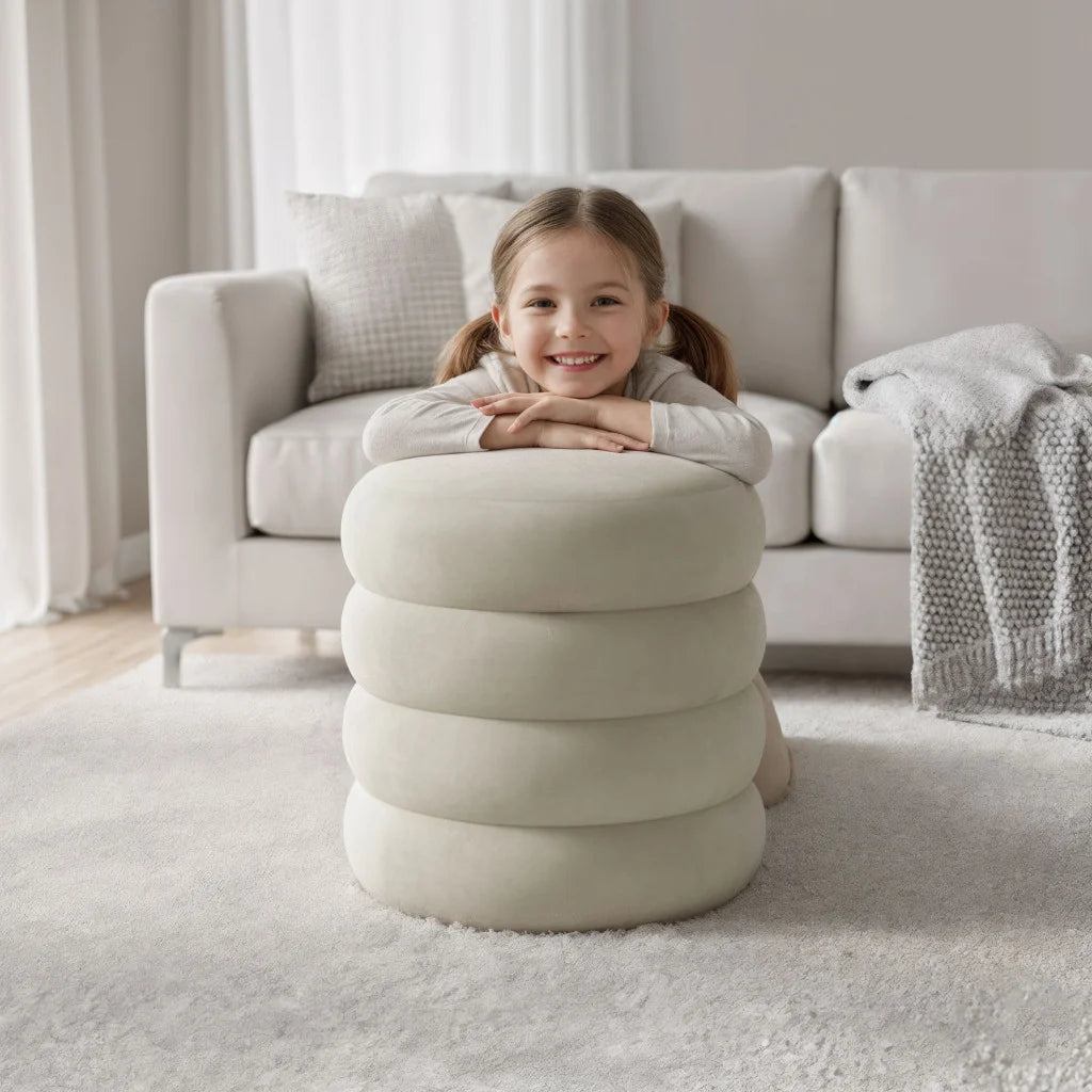 Taburet tapitat Snuggo cu spatiu de depozitare, velur, diametru 42 cm, inaltime 45 cm, crem