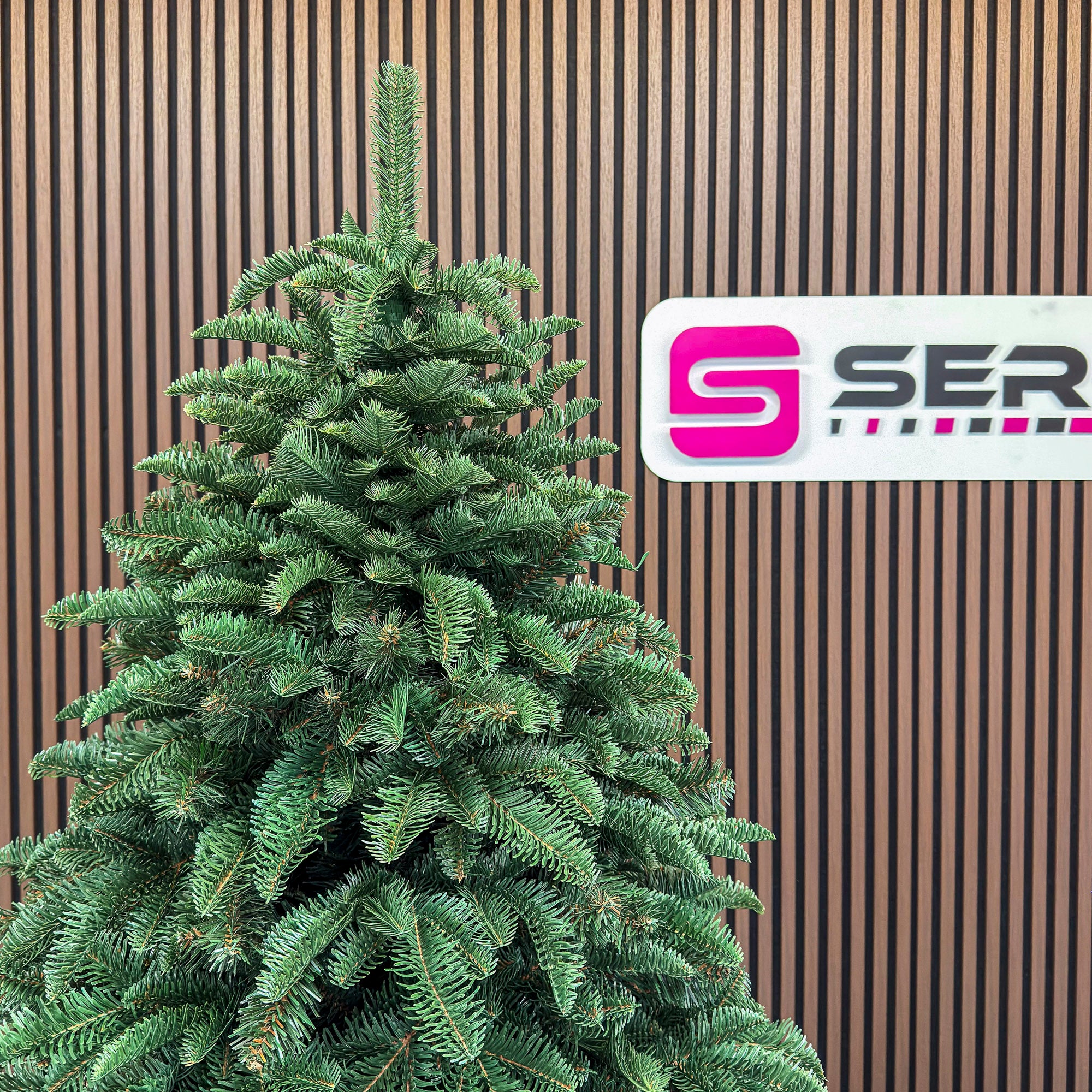 Brad artificial Christmas Deluxe by Sersimo, Alaska, verde, mix 2D+3D, 210 cm