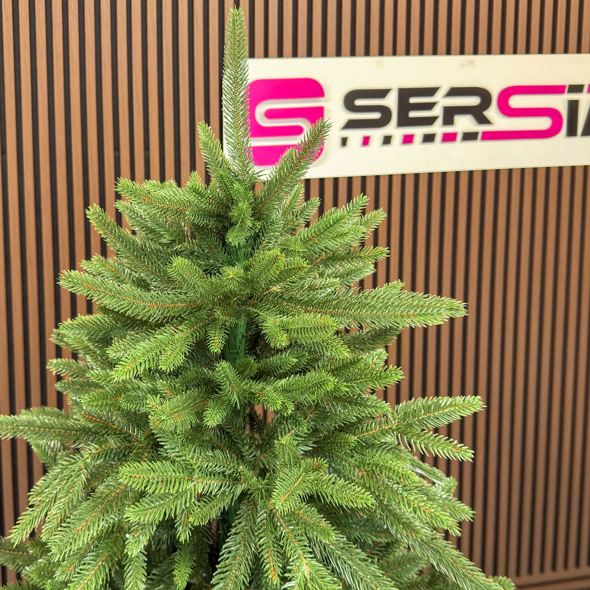Brad artificial Christmas Deluxe by Sersimo, Alpine, verde, integral 3D, 210 cm